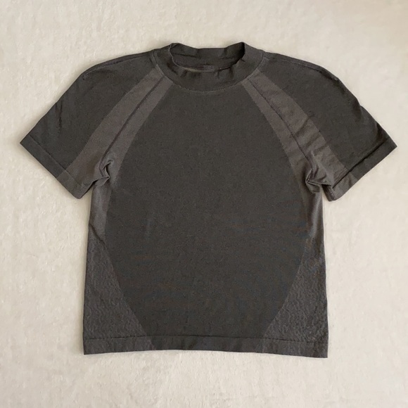 Lululemon | Seamless Training Short Sleeve Shirt LW3GAUS Gull Grey (10) - Picture 15 of 15